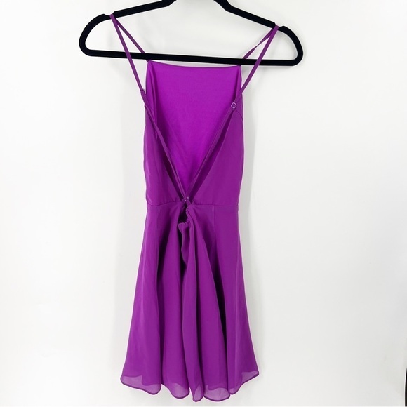 ✅ Lulu’s Magenta-Cross Back Dress SIZE MEDIUM - Picture 4 of 7